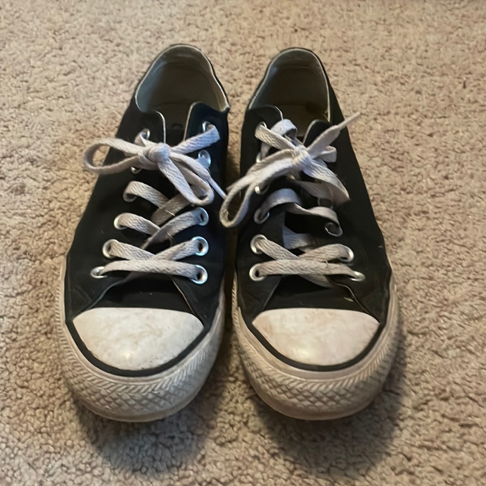 size 7 black low top converse
